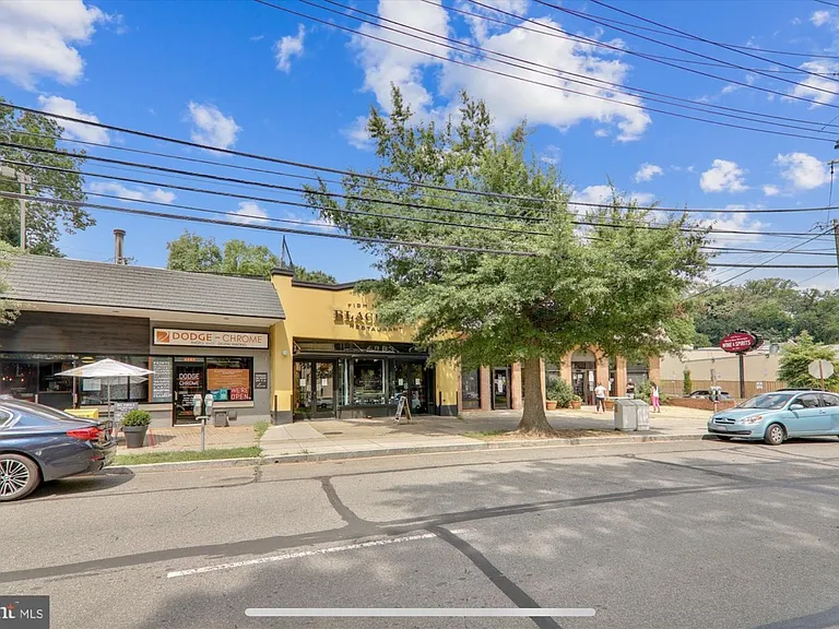 4451 Macarthur Blvd NW — Photo 53