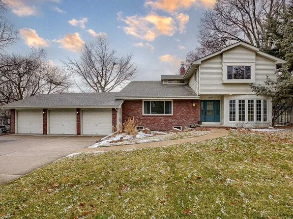 216 S 123rd St, Omaha, NE 68154
