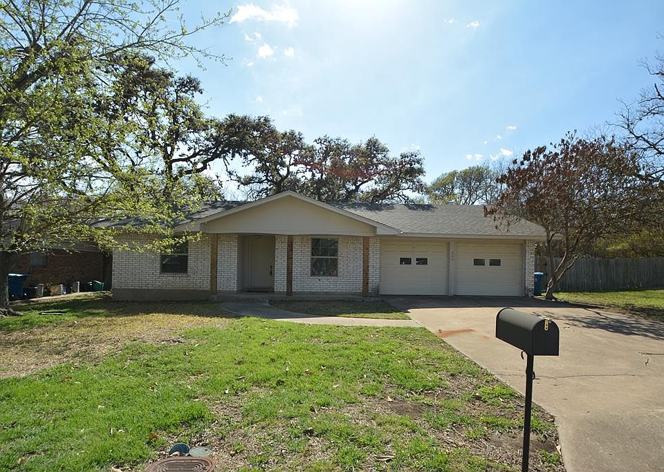 1st image of 807 Lake Dr