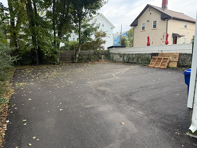 3 bed, 1250 sqft, $2,575 — Photo 4
