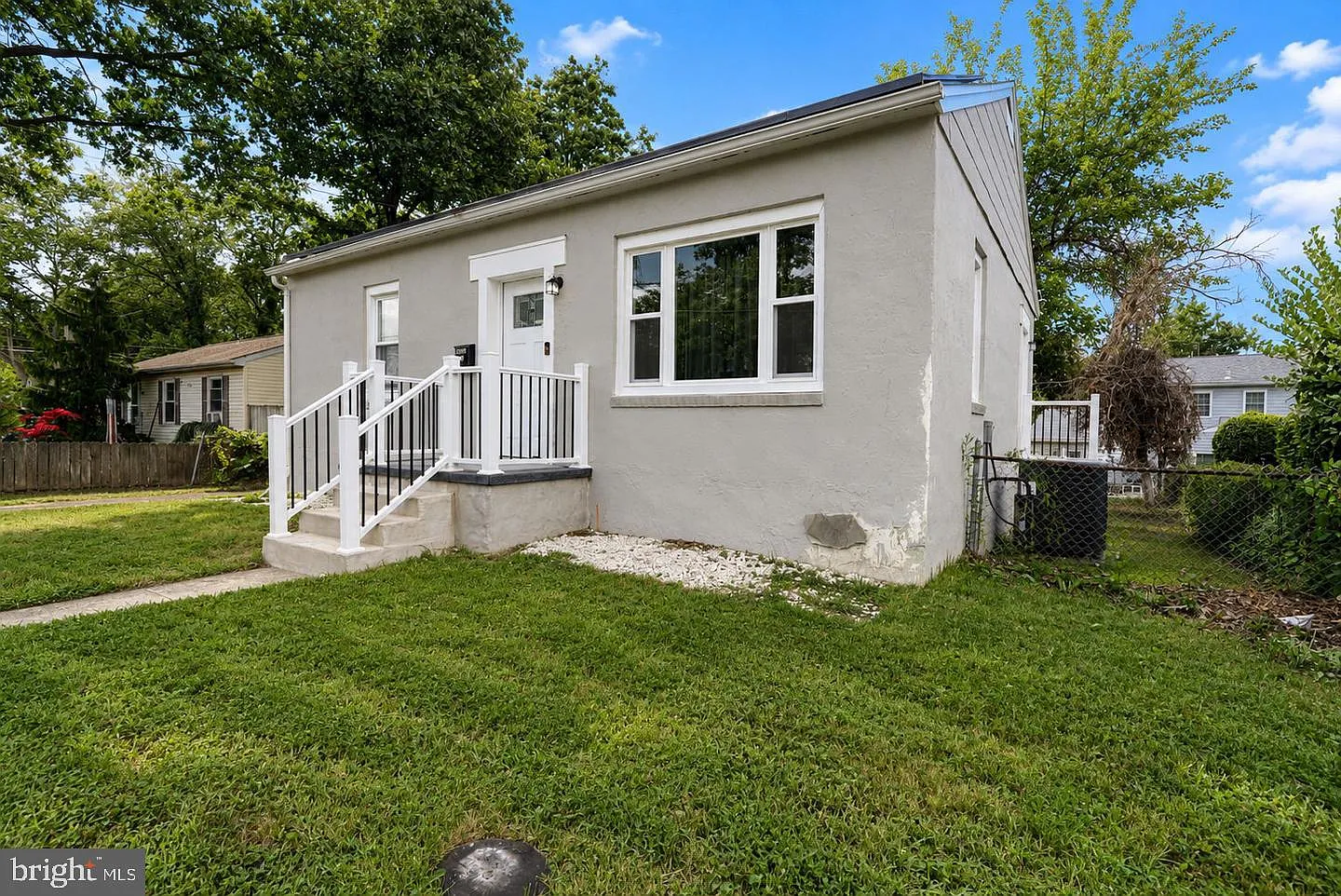 3 bed, 2.0 bath, 1312 sqft, $2,950 — Photo 2
