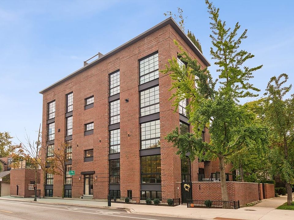 1st image of 559 W Armitage Ave