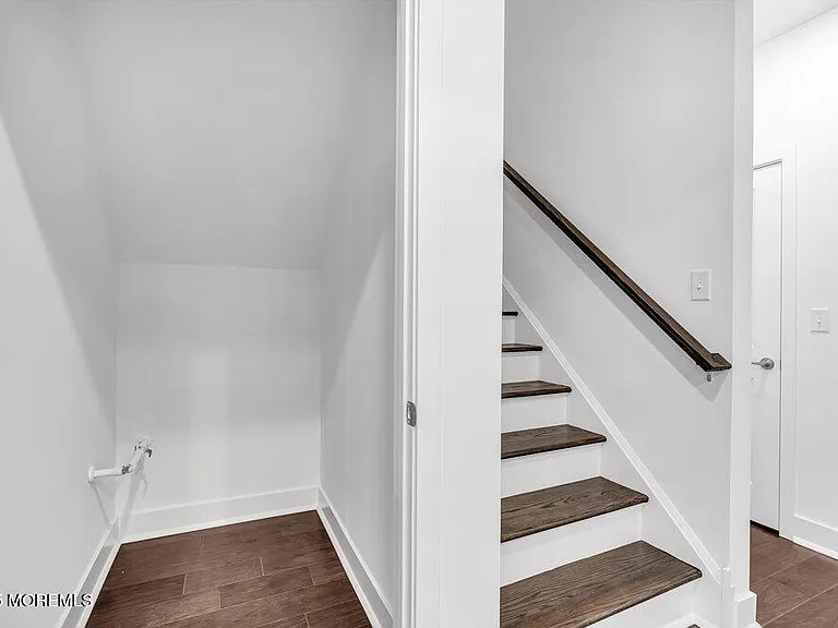 122 Woolley Ct — Photo 18