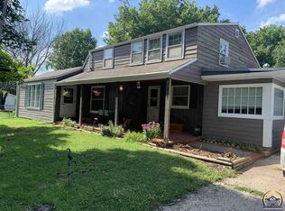 400 3rd St, Whiting, KS 66552