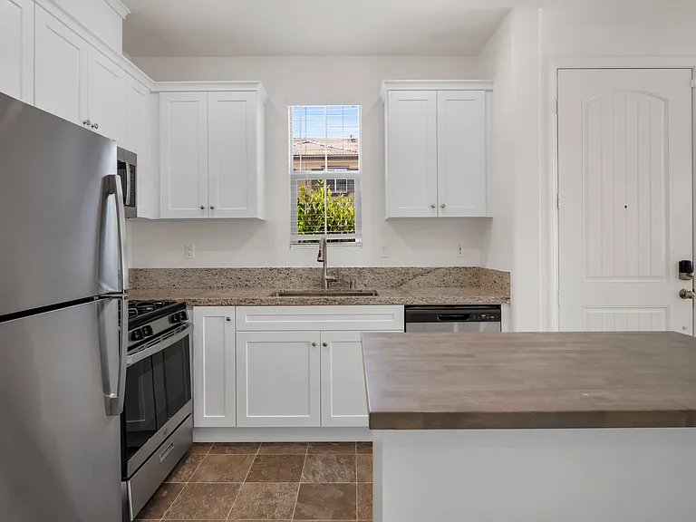 24134 Tuscany Ave — Photo 12