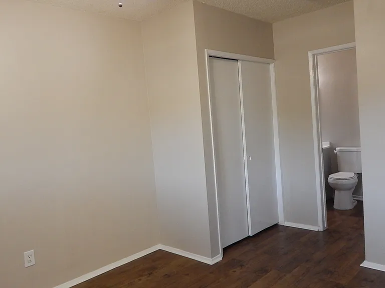 412 S Olive St — Photo 10