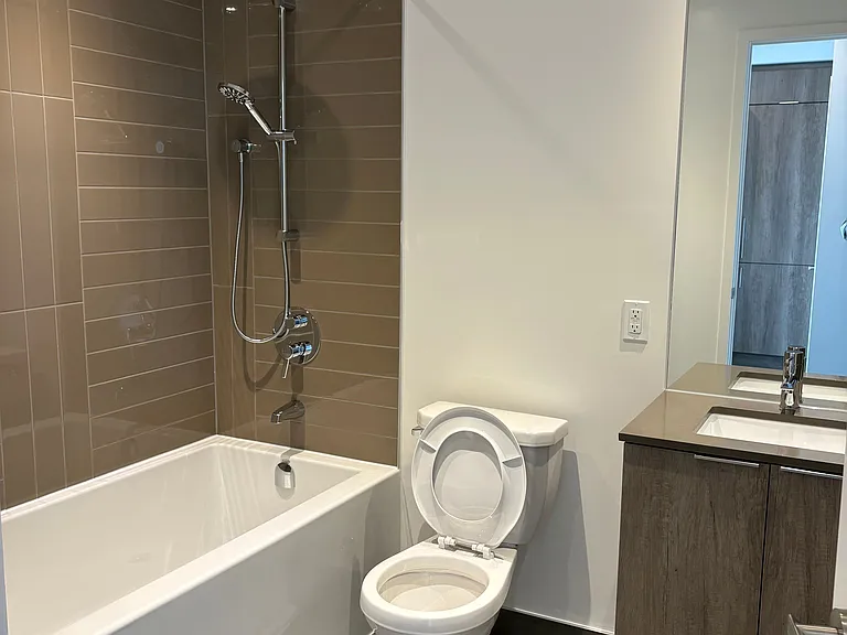 448 Burnhamthorpe Rd W #4210 — Photo 5
