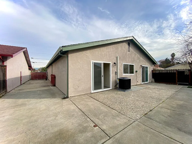 34323 Russell Ct — Photo 16