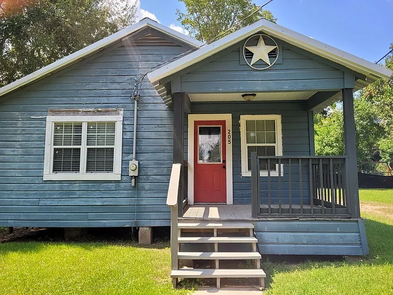 205 N Lelia Ave — Photo 2