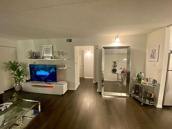 Main Living Room 13 x 17