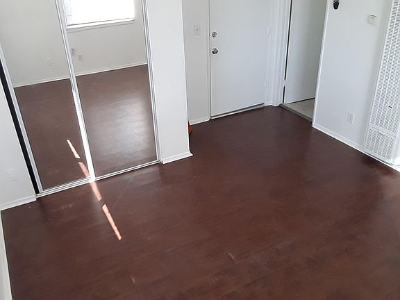 4th image of 1920 W 25th St APT 209