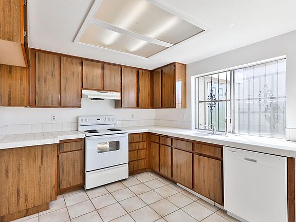4th image of 2945 Village Pine Dr Unit A