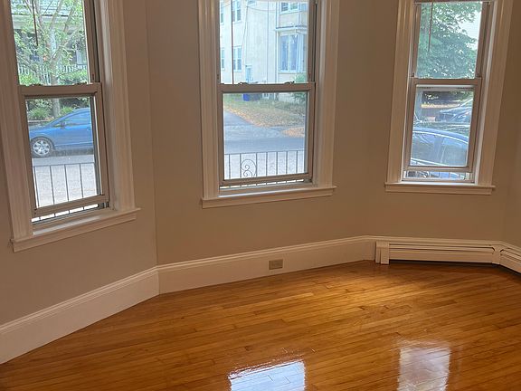 5th image of 76 Grafton St Unit 1
