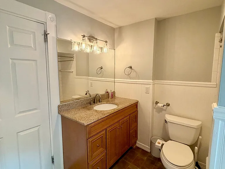 729 E Orange St — Photo 21