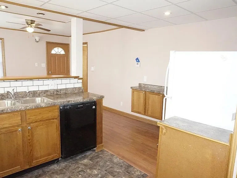 2601 Cottonwood Ct — Photo 12