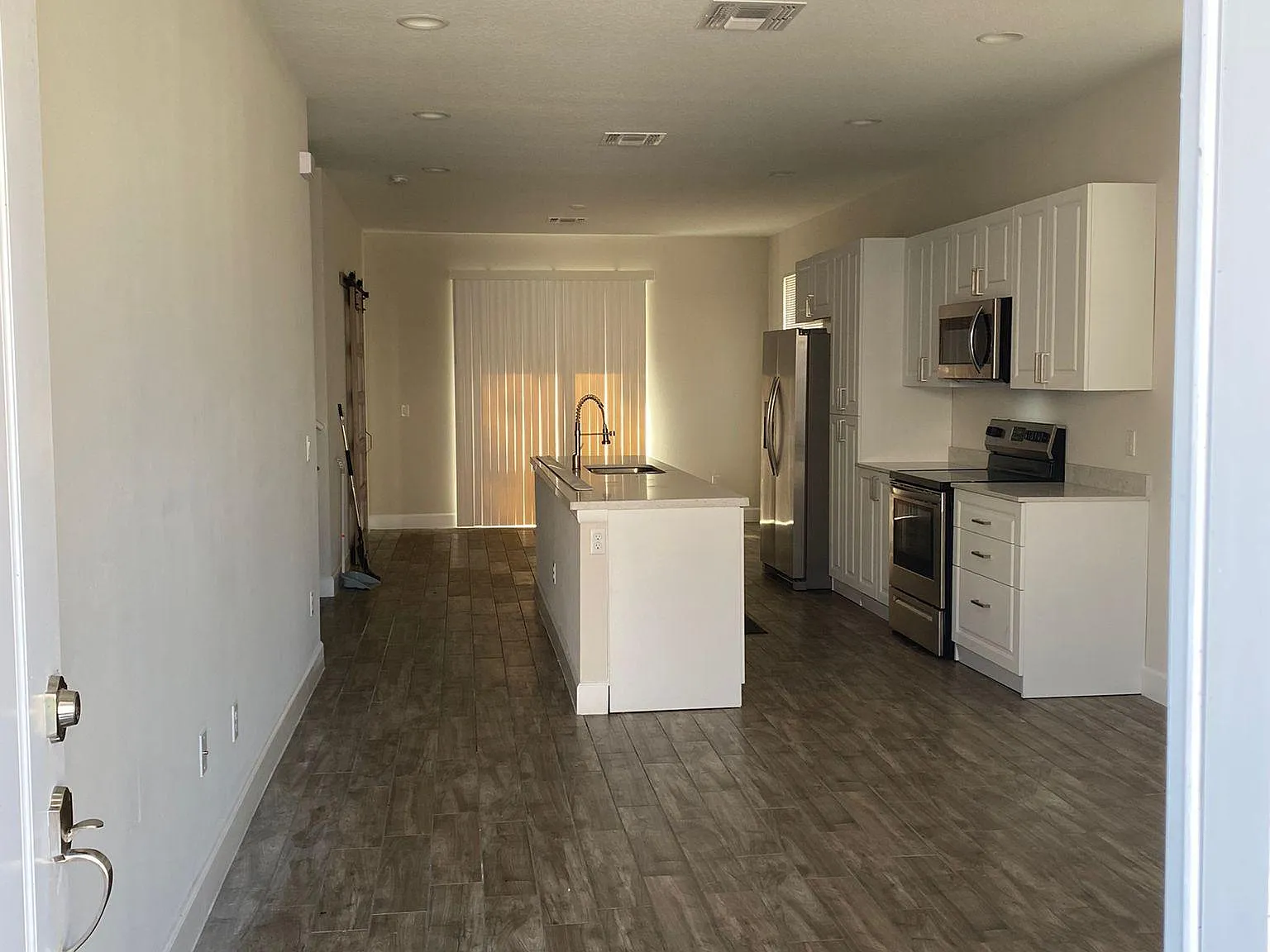 4 bed, 2.5 bath, 1750 sqft, $2,445 — Photo 3