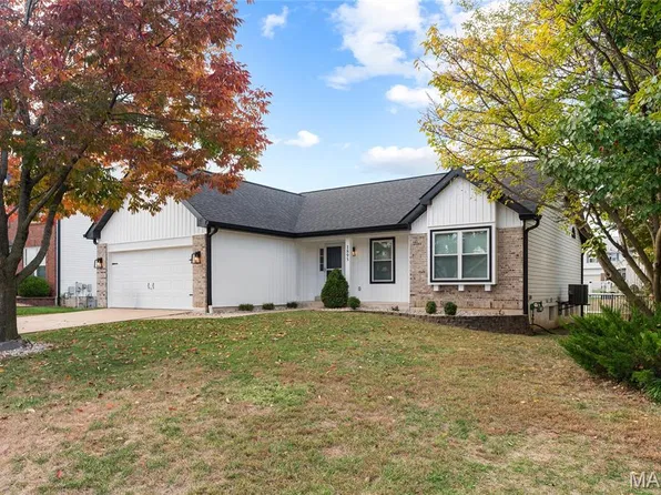 1895 Lunenburg Dr, Saint Peters, MO 63376