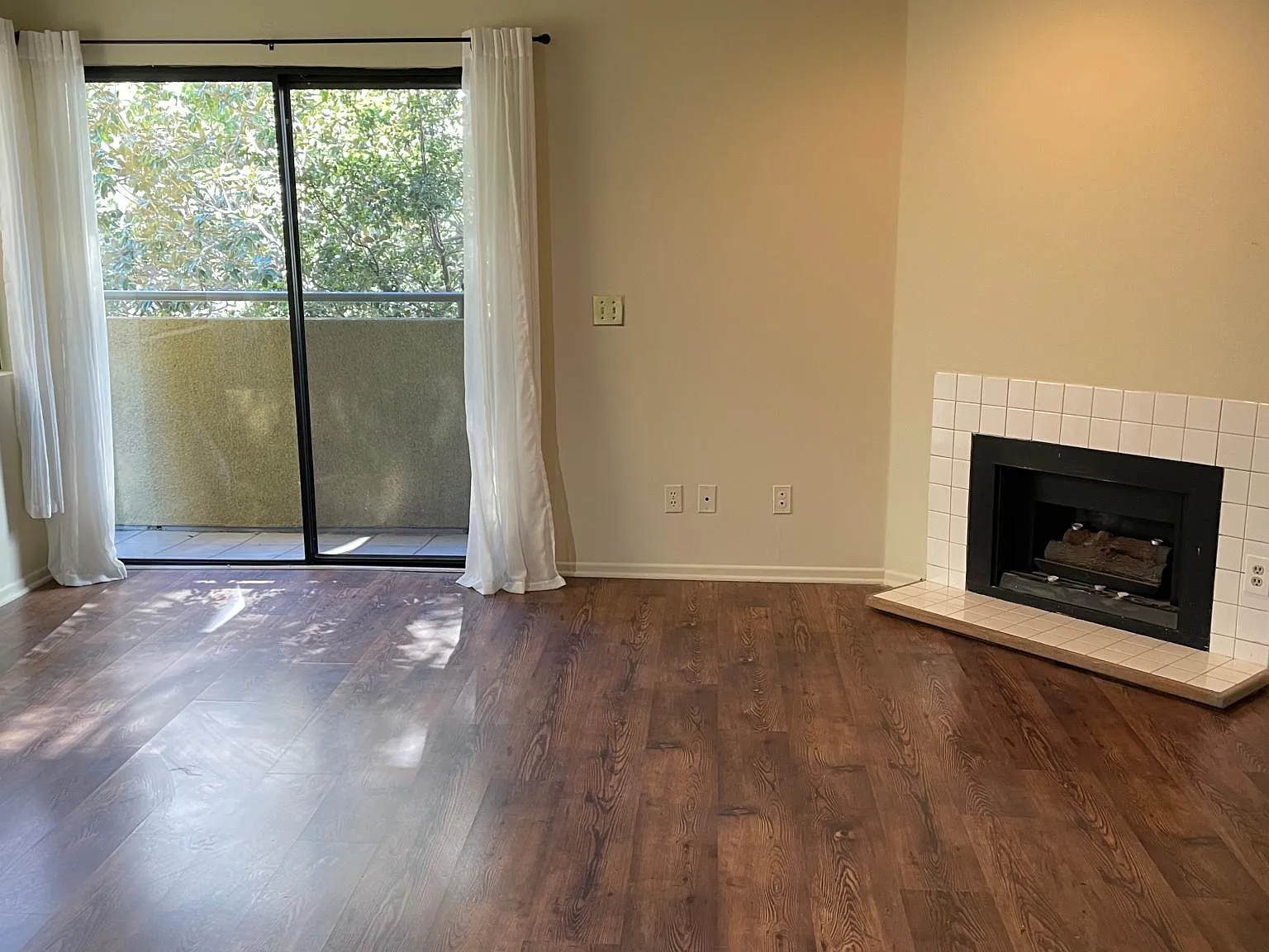 1255 Midvale Ave — Photo 1