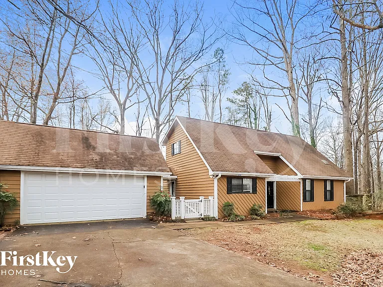 2845 Forest Wood Dr NE — Photo 1