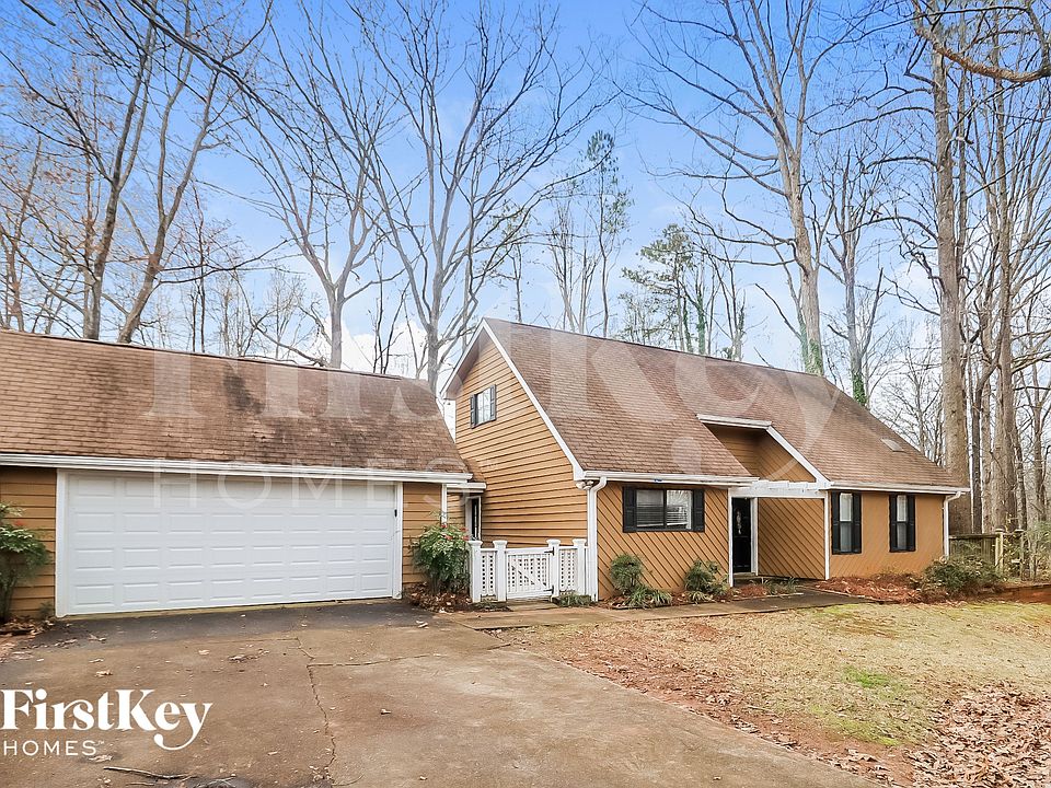 1st image of 2845 Forest Wood Dr NE