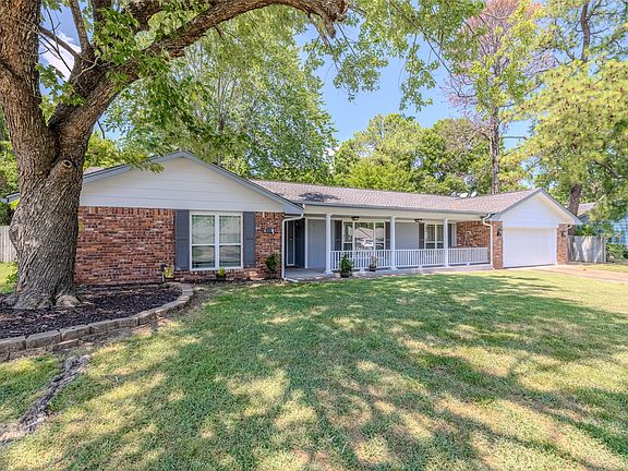 2nd image of 2817 Robin Ln