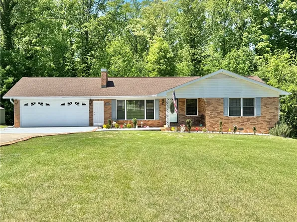 1113 Fox Squirrel Ridge Rd, Pickens, SC 29671