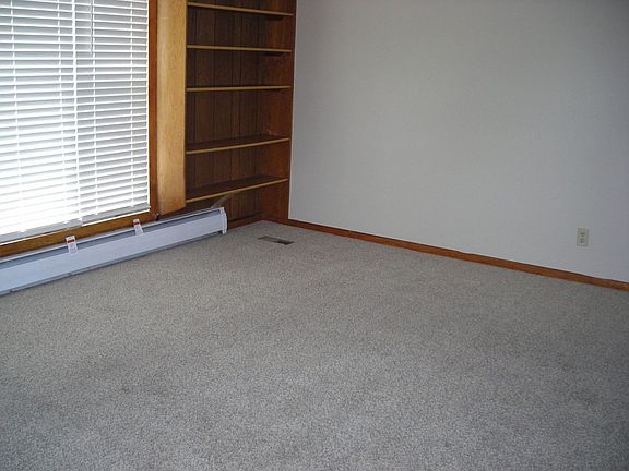 3rd image of 402 W William Ave