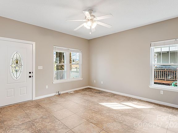 5th image of 360 King Creek Blvd