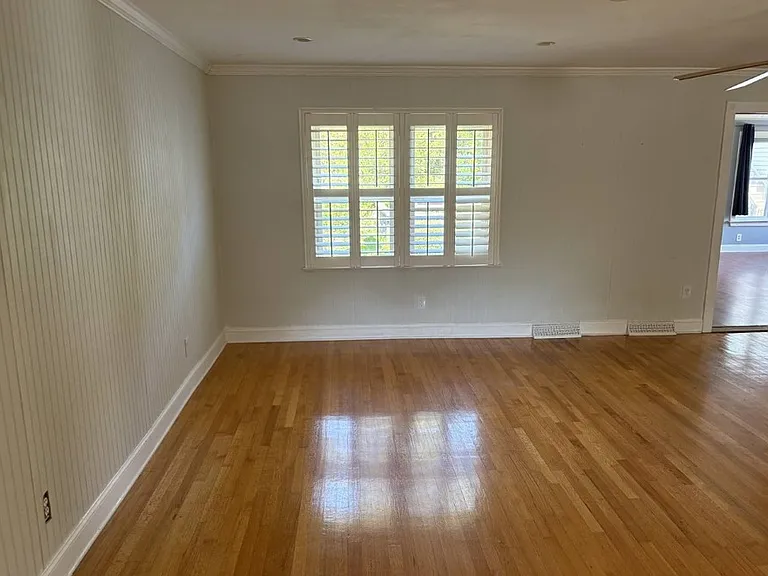 1126 Garland Rd — Photo 2