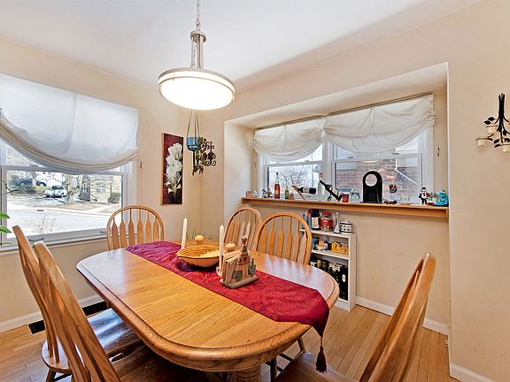 5th image of 417 W Davis Ave
