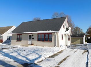 W67N426 Grant Ave, Cedarburg, WI 53012