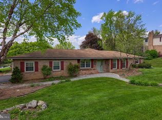 890 Woodbridge Rd, York, PA 17402