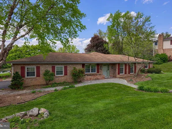 890 Woodbridge Rd, York, PA 17402