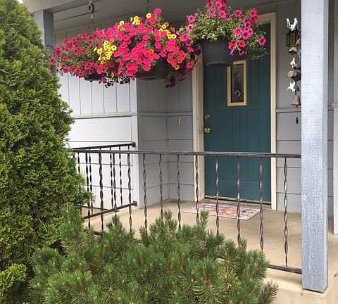 3rd image of 629 W Whitman Dr