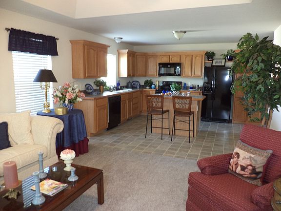 4th image of 406 NE Cedar Ct