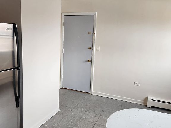 3rd image of 6037 N Francisco Ave #2E