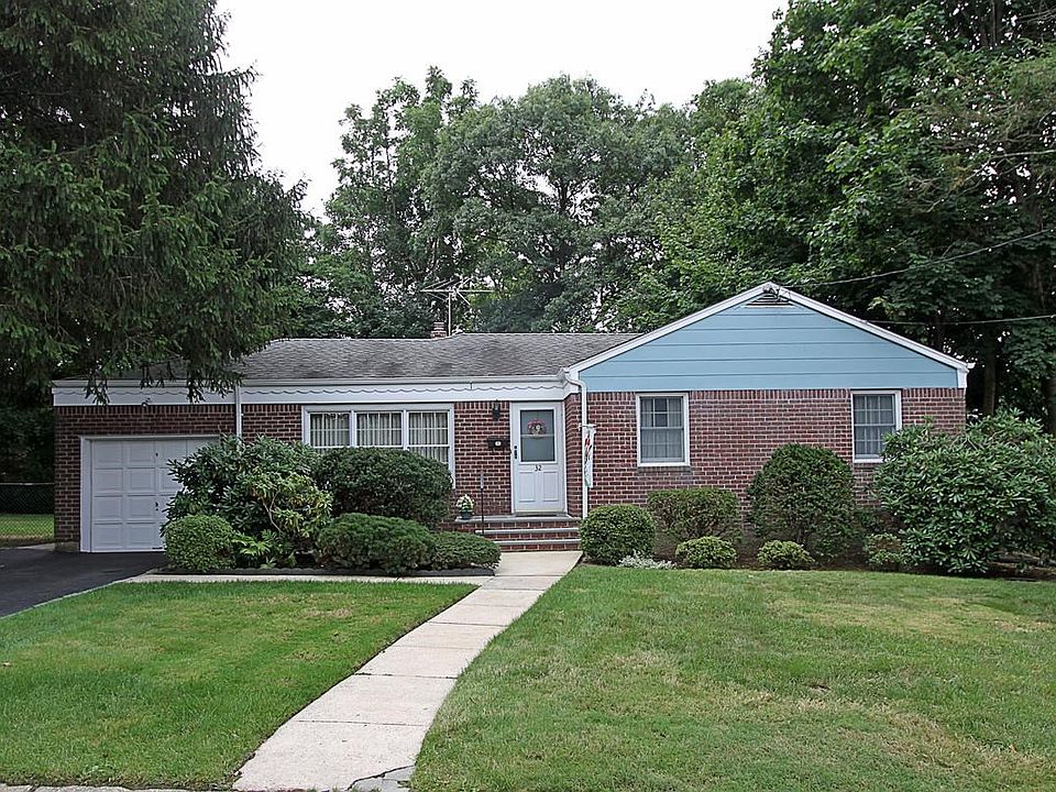 1st image of 32 Acorn Dr