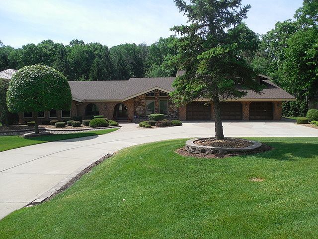 1st image of 12903 W Red Oak Ct