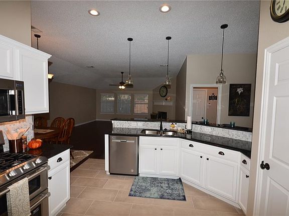 5th image of 3708 Lauren Dr