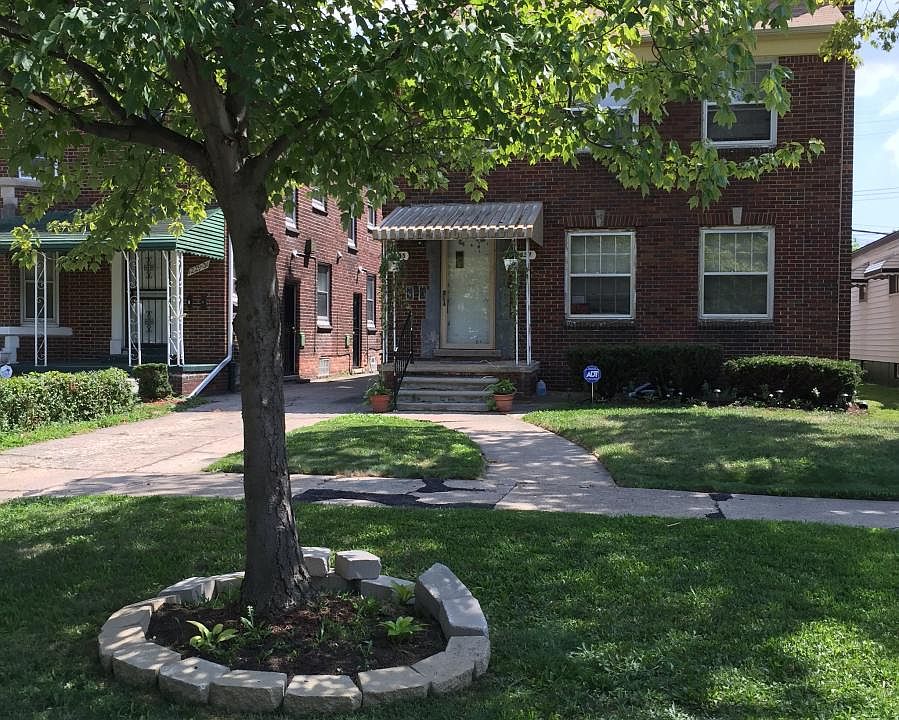 2nd image of 1235 Lawrence St