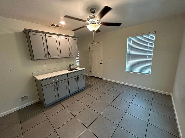 2249 Hough Ave — Photo 7