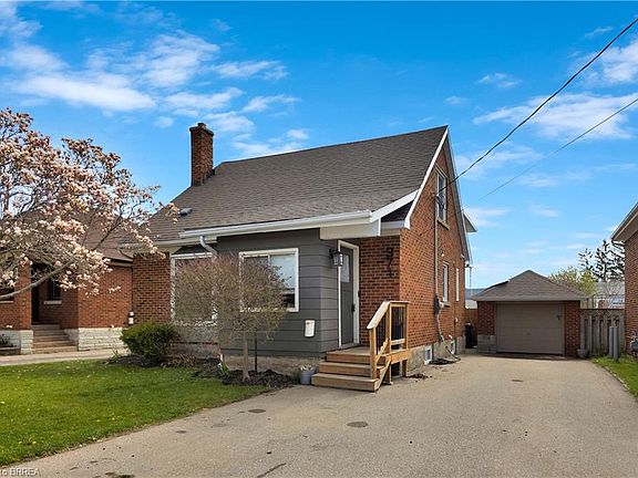 2nd image of 371 Ottawa St S