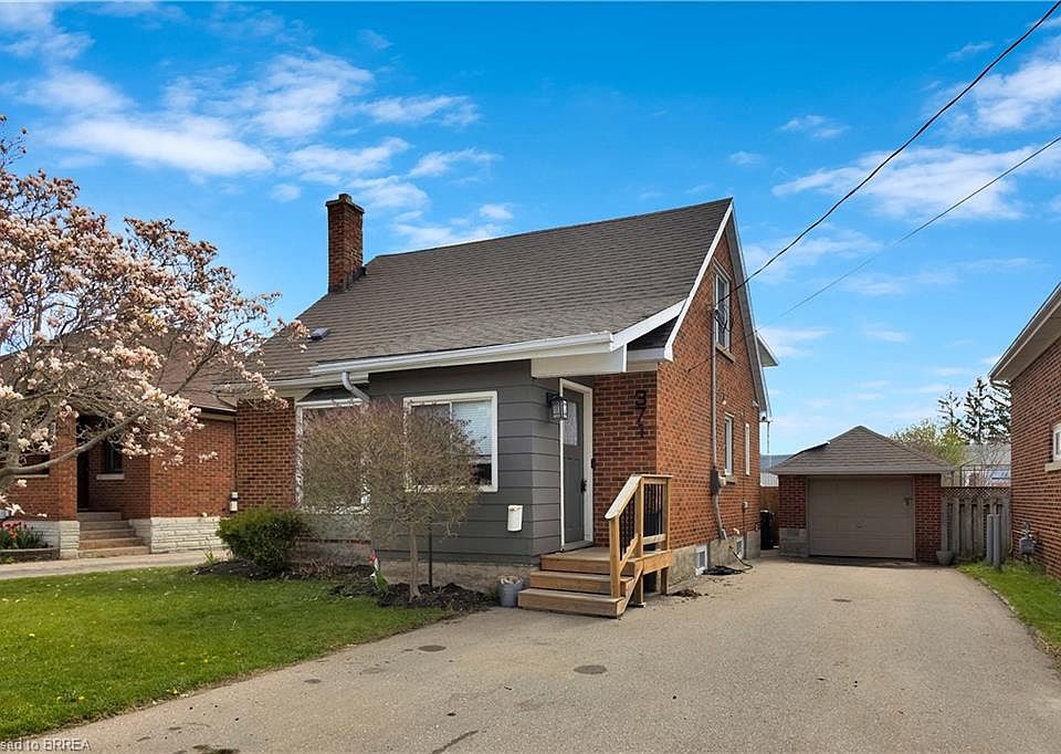 1st image of 371 Ottawa St S