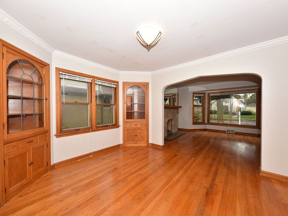 Dining Room W/ Built-ins