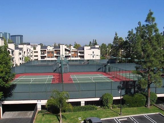 5th image of 5520 Owensmouth Ave APT 203