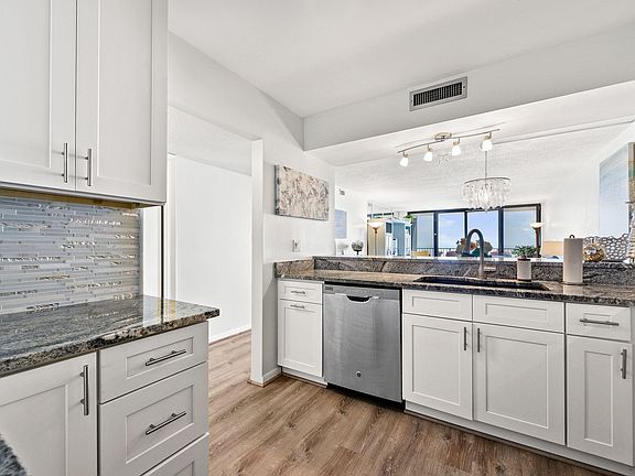 4th image of 1301 S 1st St #1607