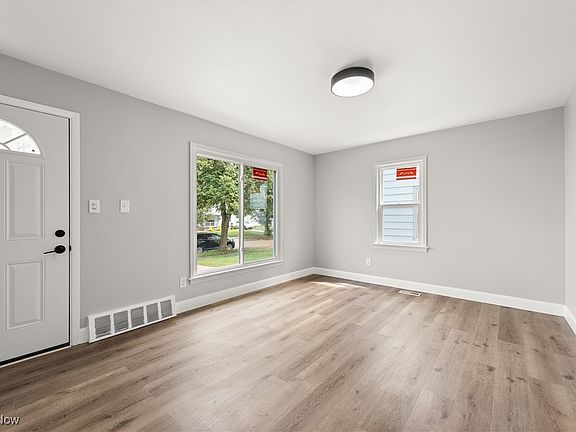 4th image of 7413 Ira Ave