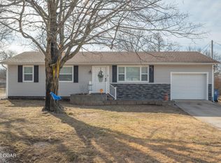 112 Red Oak Dr, Carl Junction, MO 64834