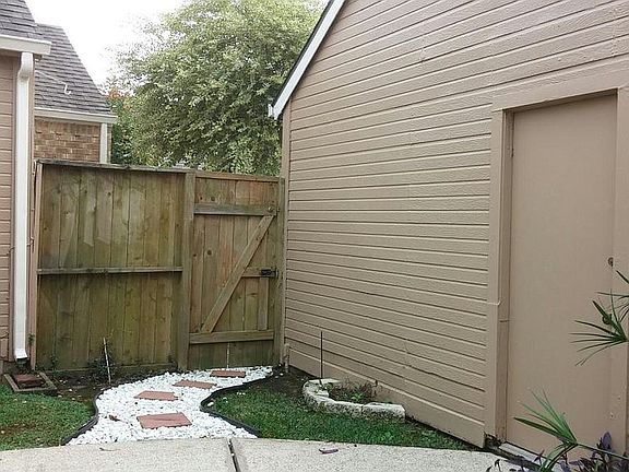 Back gate