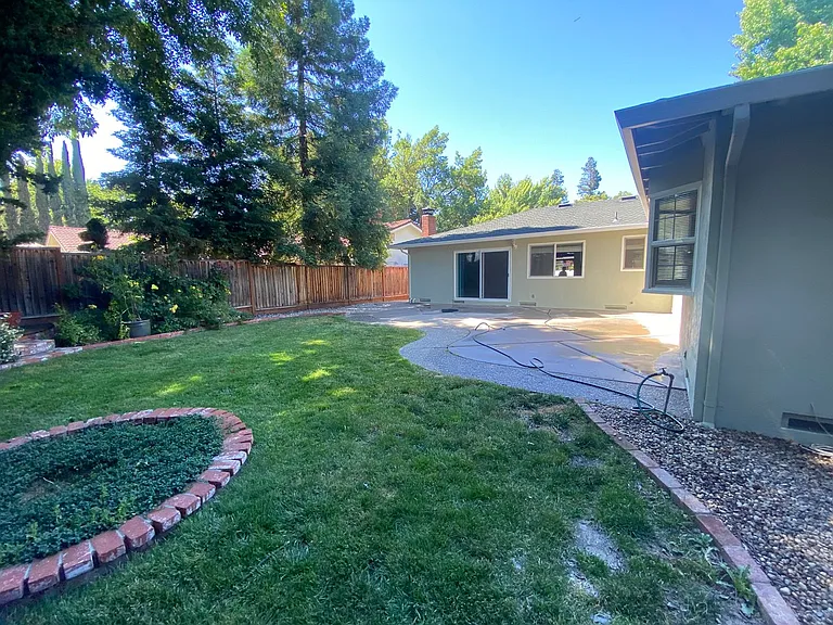 4653 Del Valle Pkwy — Photo 30